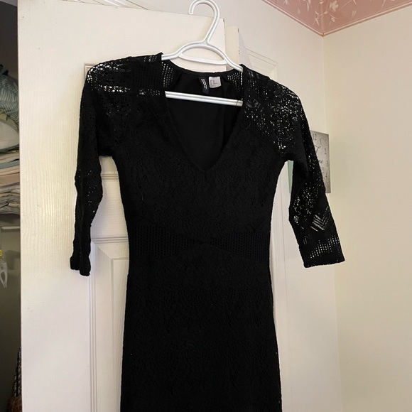 Black Quartered Sleeved Maxi - Picture 2 of 6